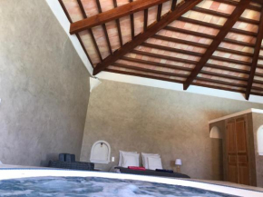 Le Pool House - Private Jacuzzi